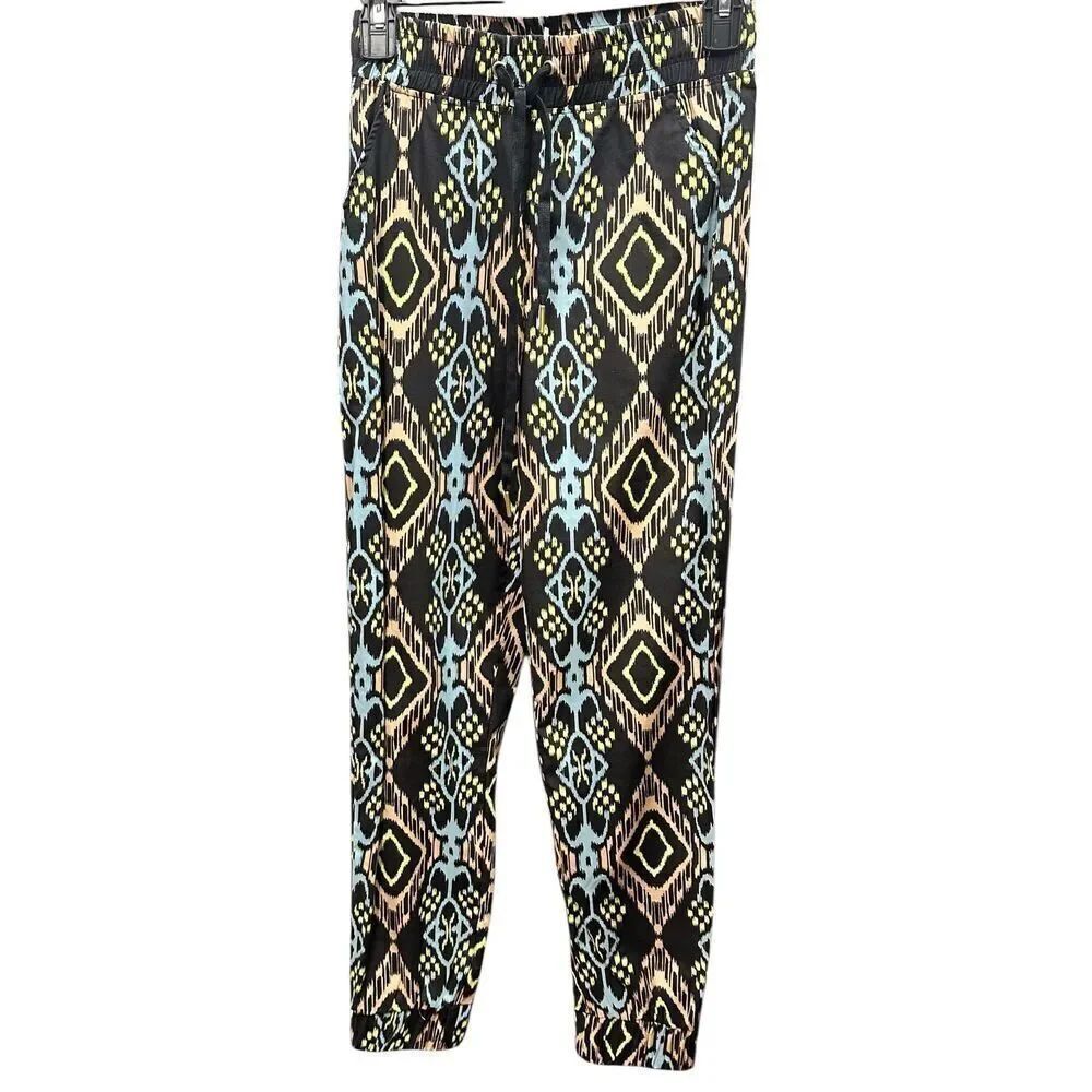 Never A Wallflower Geometric Pattern Pant NWT Size XS